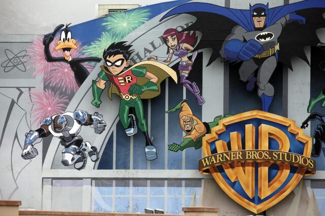  Warner Bros e Paramount reúnem-se em Times Square para discutir potencial fusão