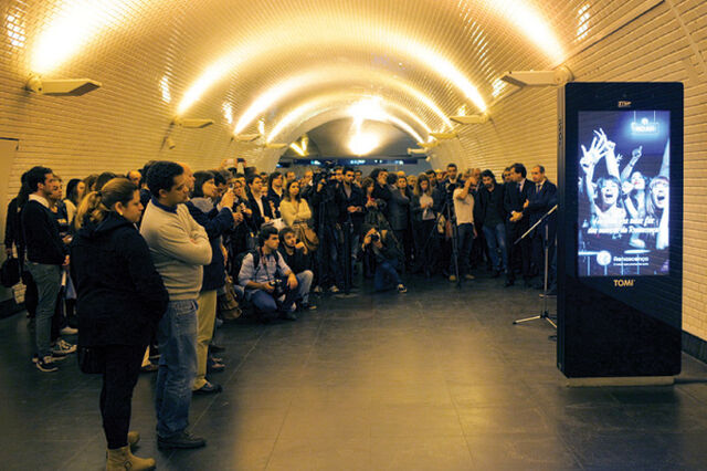 Tomi: o 'tablet' gigante que informa a cidade