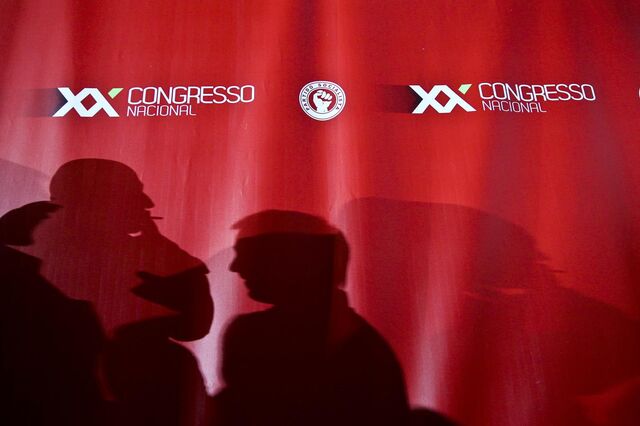 PCP diz que PS permanece 'agarrado à política de direita'