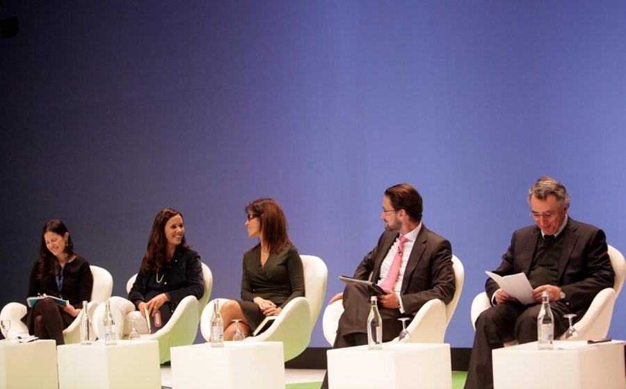 O debate sobre regulação reuniu Marta Neves, da PT Portugal, Filipa Carvalho, da Nos, Cristina Perez, da Vodafone, André Gorjão Costa, dos CTT, e João Confraria da Anacom.