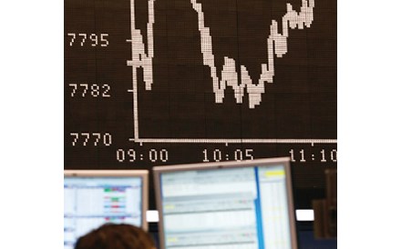 Bolsa perde quase 1% numa sessão sem investidores