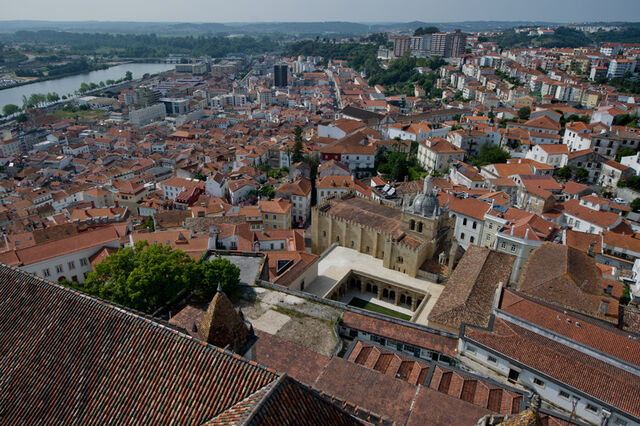Credores da Coimbra Editora aprovam manutenção da actividade