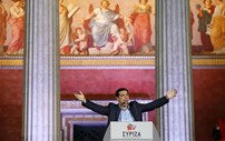 Alexis Tsipras faz discurso de vitória ainda sem saber os resultados finais das eleições. Foi por dois deputados que o Syriza não conseguiu maioria absoluta.