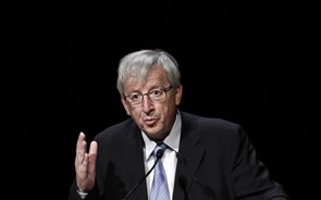 Juncker vai propor aos Estados-membros que repartam entre si 160 mil refugiados