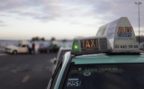 Taxistas defendem coima de 4.000 euros para transporte 'ilegal e clandestino'