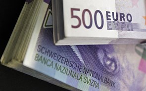 Governo compensa funcionários no estrangeiro pela queda do euro