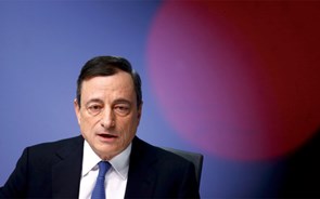 Draghi: 'Queremos que a Grécia fique no euro, mas tem de haver um acordo forte'