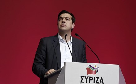 Syriza continua à frente nas sondagens e Tsipras insiste na impossibilidade de pagar a dívida