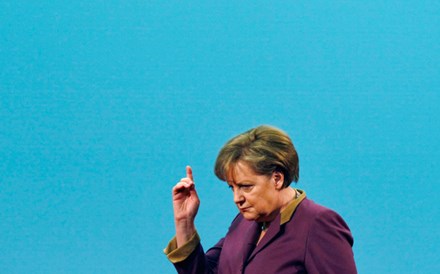 Merkel acusa Rússia de violar integridade territorial da Ucrânia