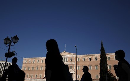 Taxa de desemprego na Grécia desce para mínimos de dois anos em Maio