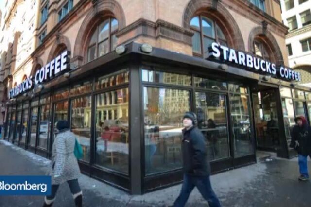 Schulz sai da liderança da Starbucks e Johnson assume as rédeas