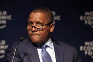 Aliko Dangote, Nígéria. 
De acordo coma Forbes, é o homem mais rico de África, com uma fortuna estimada em 21,6 mil milhões de dólares