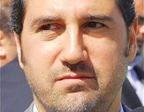 Rami Makhlouf, Síria, $27,5 milhões
Rami Makhlouf é o homem mais rico da Síria, com uma fortuna avaliada em cerca de cinco mil milhões de dólares. É primo de Bashar Al-Assad, o presidente do país, sendo identificado pelos EUA como membro de uma poderosa “mafia”. Makhlouf está ligado a pelo menos 18 contas associadas a 14 outros clientes do HSBC. Em 2006/2007, o valor depositado chegava a 27,5 milhões de dólares.
