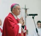 D. António Moiteiro Ramos, Bispo de Aveiro: Nomeado pelo Papa Francisco em Julho de 2014, D. António Moiteiro Ramos tomou posse como Bispo de Aveiro em Setembro, após dois anos como bispo auxiliar de Braga. O sucessor de D. António Francisco dos Santos, que transitou para a diocese do Porto, nasceu há 58 anos na aldeia de João Pires, no concelho de Penamacor (distrito de Castelo Branco), foi ordenado padre em 1982 e doutorou-se em Teologia Pastoral. 