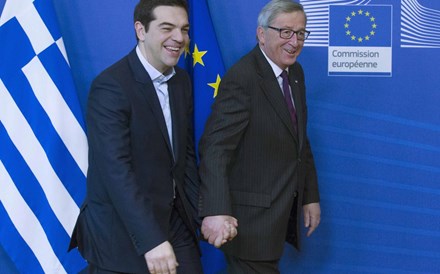 Tsipras e Juncker discutiram reforma do sistema de pensões e do mercado laboral