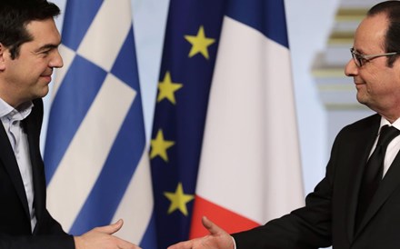 Hollande diz às empresas francesas 'venham e invistam na Grécia'