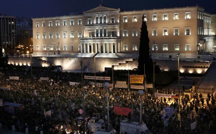 “Falidos mas livres”, grita-se de Atenas para a Europa 