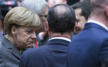 Merkel disposta a compromissos sobre a Grécia desde que se cumpram regras  