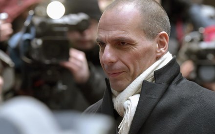 Varoufakis diz ao Charlie Hebdo que se o Governo grego for derrubado 'deve temer-se o pior'