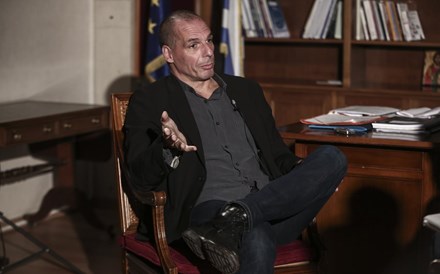 Varoufakis conta com BCE para pagar a credores e acredita que 'yields' vão cair para 1%  