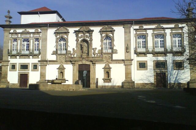 Empresa da Primavera compra 'desmaterializadora' de autarquias