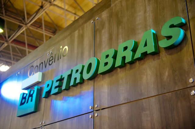 Bolsonaro diz ter vontade de privatizar Petrobras e sugere que população poupe combustível