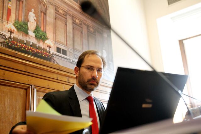 Cartel da banca suspenso pelo Tribunal 