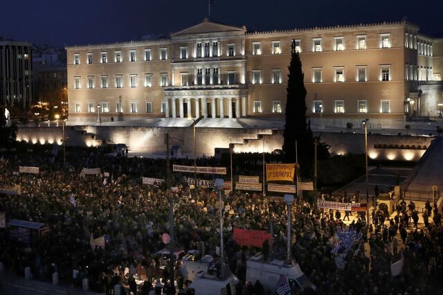 “Falidos mas livres”, grita-se de Atenas para a Europa 