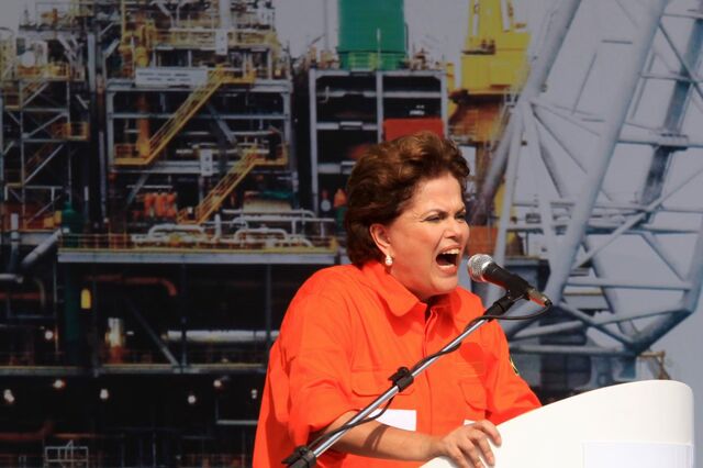 Brasileiros protestam com 'panelaço' durante o discurso de Dilma