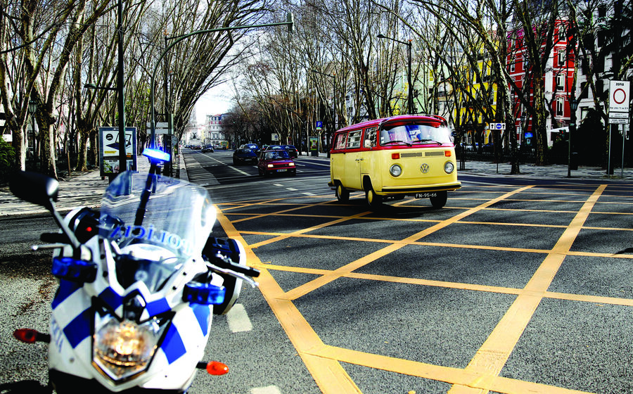 avenida liberdade lisboa carros