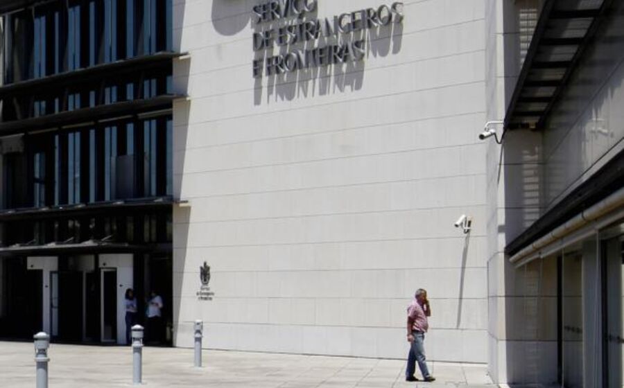 SEF serviços de estrangeiros e fronteiras