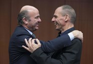 9 de Março – Varoufakis diz que não falou com Maria Luís porque estavam em lados opostos da mesa do Eurogrupo


“A razão mais provável pela qual eu não falei com Maria Luís Albuquerque é porque ela se sentou no lado oposto da mesa e é um longo caminho de distância, geograficamente falando, e eu não falei com quase nenhum dos ministros que estavam do outro lado da mesa 
