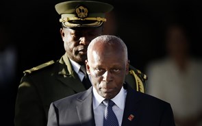 Eduardo dos Santos vai ficar um mês em Angola. Veja a chegada do ex-Presidente angolano