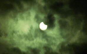 BLOOMBERG TV - Watch the Solar Eclipse in Less Than a Minute