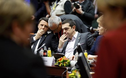 Europa manda Tsipras fazer trabalhos de casa