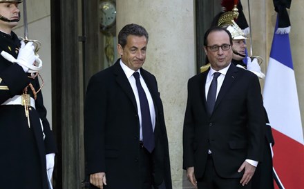 Partido de Sarkozy vence regionais em França e Hollande sofre derrota pesada  