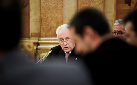 Parlamento conclui 'avaliação' sem dar nota a Carlos Costa