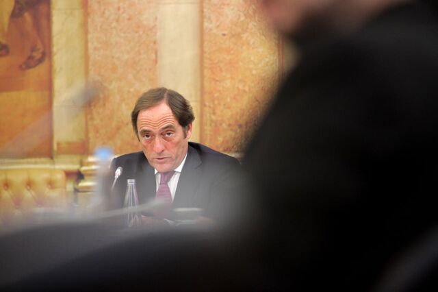Comissão de inquérito ao BES tornou-se palco de discussão entre Portas e Magalhães