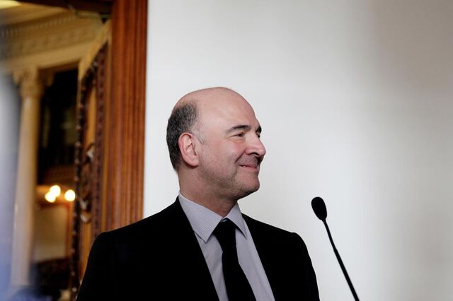 Moscovici pede a Costa Orçamento 'coerente' com as regras europeias