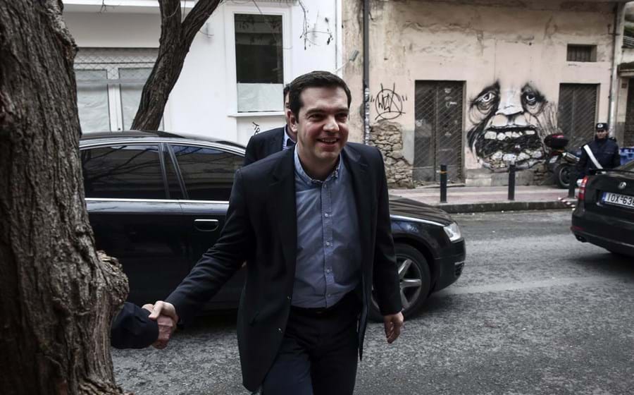 15 de Junho – Tsipras em entrevista a um jornal grego, onde anuncia que vai esperar “pacientemente” que os credores se tornem “realistas”.
“Só se podem encontrar motivos políticos na insistência dos credores em novos cortes nas pensões depois de cinco anos de saques, sob o memorando”
