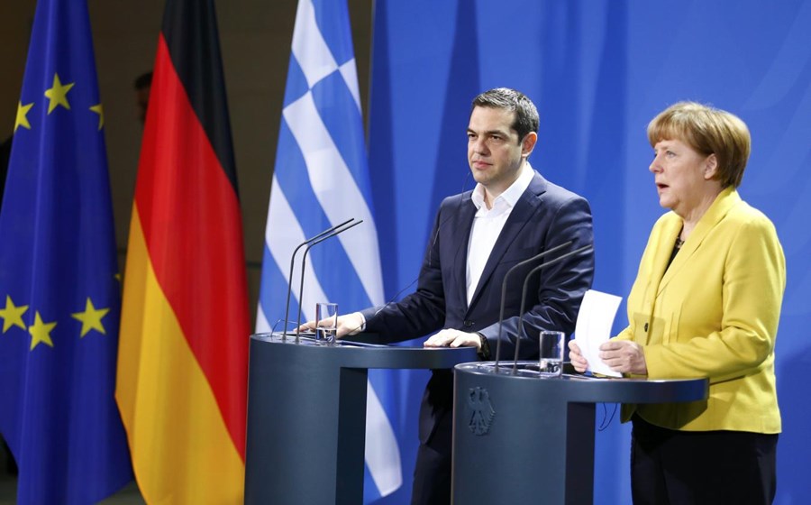 12 de Fevereiro – Merkel antes do Conselho Europeu em que se encontrou pela primeira vez com Tsipras

“A Alemanha está pronta para fazer compromissos, mas também devo dizer que a credibilidade da Europa depende naturalmente do respeito pelas regras que fixámos e da confiança mútua”.
