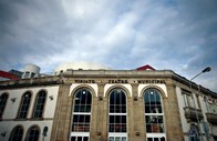 Teatro Viriato: Fundado em 1883, só mais tarde adopta o nome em honra de Viriato, o chefe dos Lusitanos. Encerra em 1960, mas acabará por reabrir após 38 anos de inactividade. Em 1986, a Câmara aprova a aquisição do prédio, para a 8 de Maio de 1998 ser feita a inauguração oficial. No ano seguinte, inicia-se a primeira temporada da nova vida do Teatro Viriato, com 'Raízes Rurais, Paixões Urbanas' de Ricardo Pais.