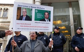 Lesados protestam em Lisboa à frente da sede do Novo Banco