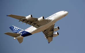 Airbus volta a cortar produção do A380