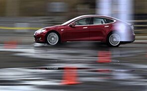 BLOOMBERG TV - The Entire History of Tesla in Two Minutes