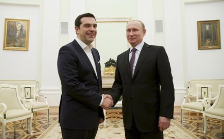 Tsipras e Putin ultimam acordo comercial que arrisca violar regras da UE