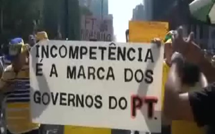 Manifestantes em São Paulo pedem impugnação do mandato de Dilma Rousseff