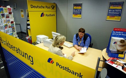 Deutsche Bank prepara “spin off” do Postbank