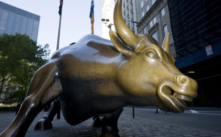 Onda especulativa domina Wall Street e mercados globais