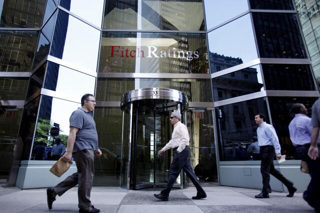 O que pode fazer subir e descer o “rating” da Fitch